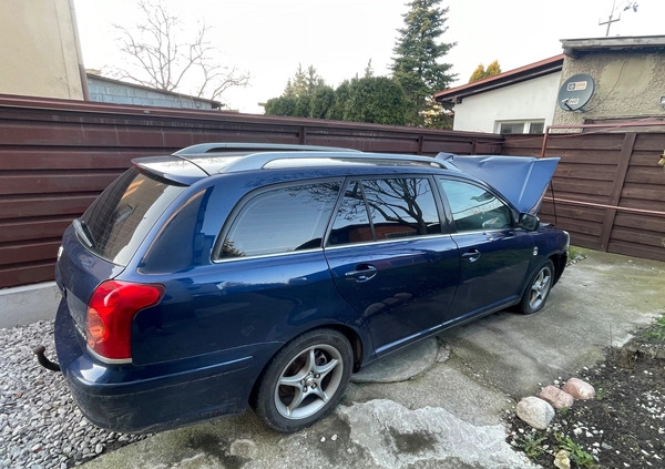 Toyota Avensis cena 4500 przebieg: 270000, rok produkcji 2003 z Radom małe 56
